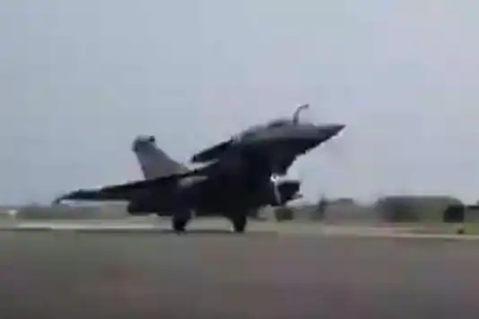 5 Rafale Jets Arrive in India to Rousing Welcome, To Give Boost to IAF’s Combat Capability – Indian Defence Research Wing