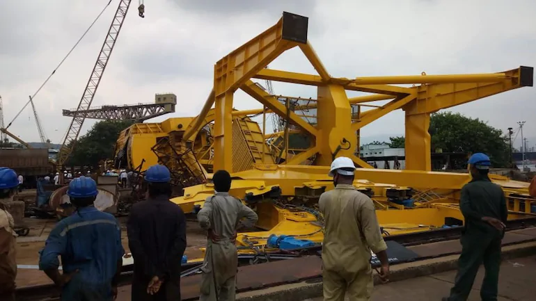 10 killed in Visakhapatnam after massive crane crashes at Hindustan Shipyard – Indian Defence Research Wing