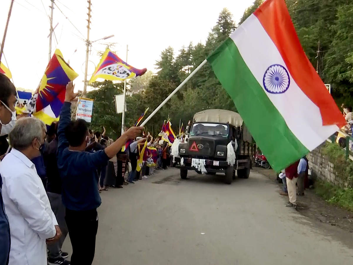 Tibetans give warm send-off to Special Frontier Force on way to Indo-China border – Indian Defence Research Wing