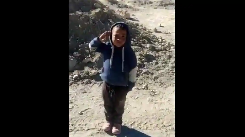 Video of a kid in Chushul, Ladakh saluting the ITBP troops passing by goes viral – Indian Defence Research Wing